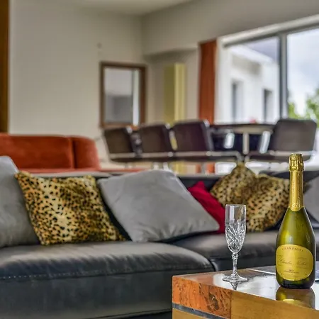 Villa Vintage With Indoor Swimming Pool *